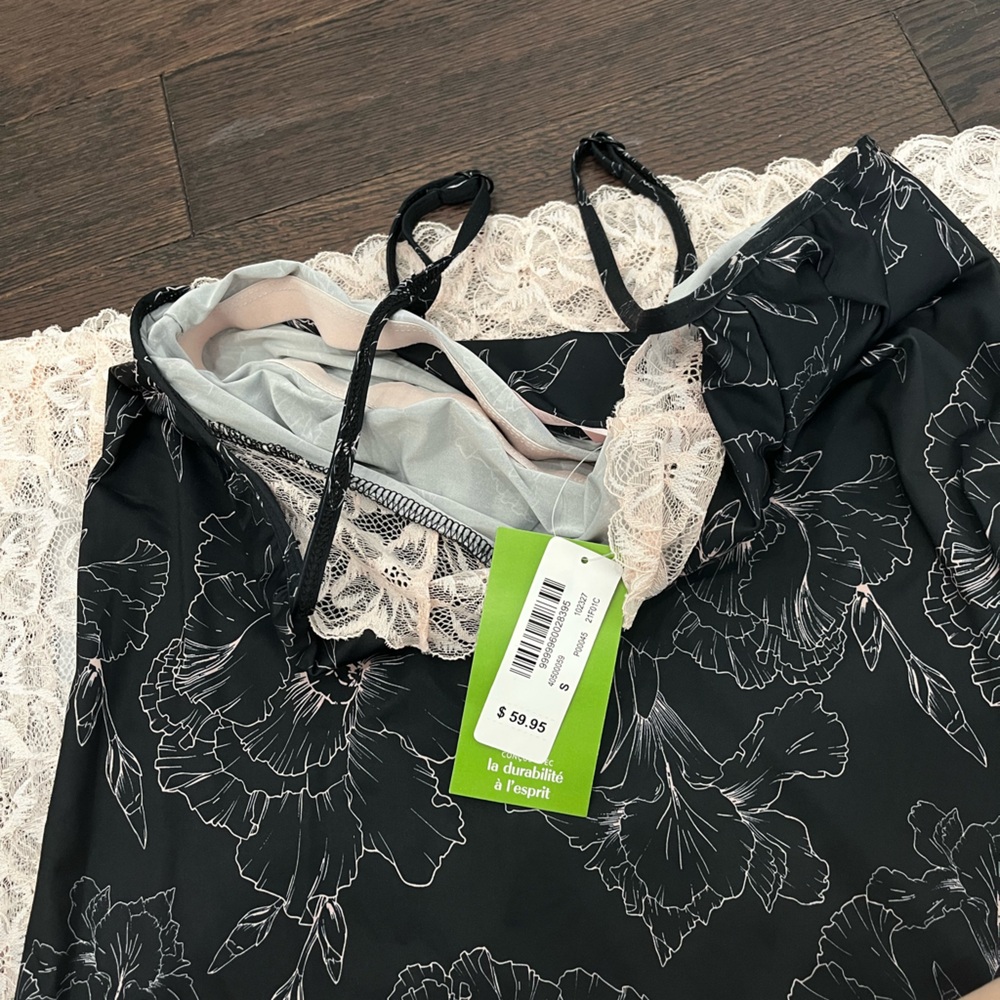 NWT La Vie en Rose ~ floral lace nightgown